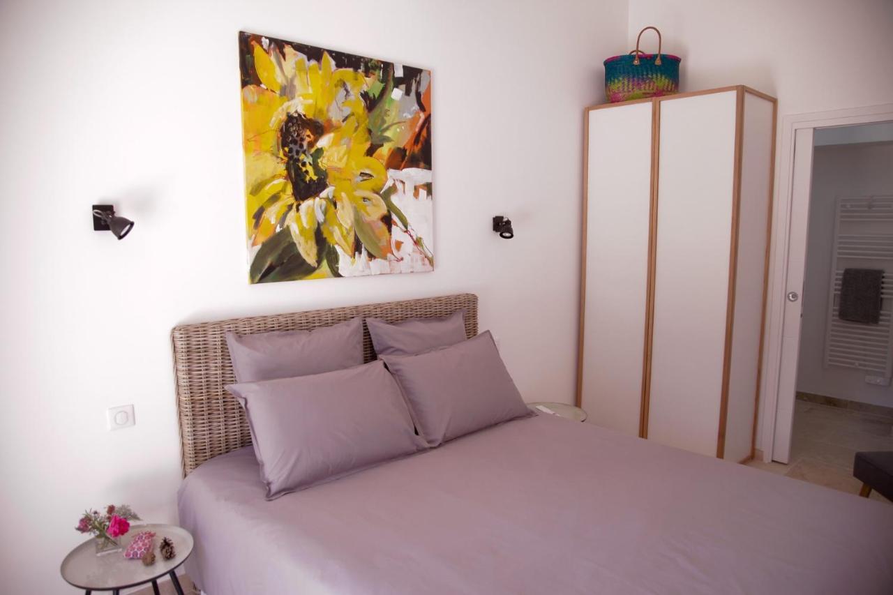La Figue Noire Bed & Breakfast Caromb Eksteriør bilde