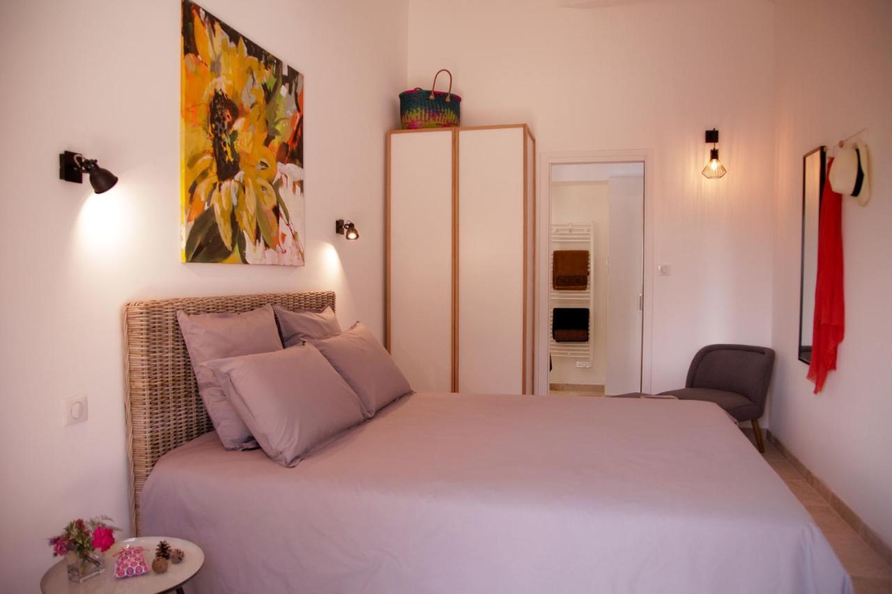 La Figue Noire Bed & Breakfast Caromb Eksteriør bilde